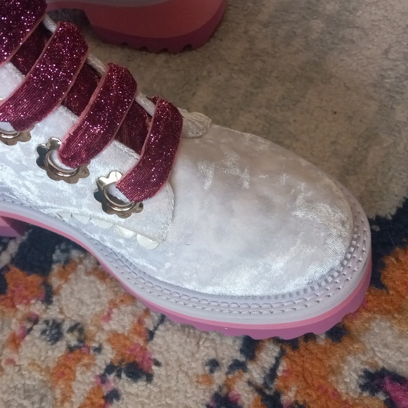 New MORNING STROLL IRREGULAR CHOICE Velvet pink/cream Boots, Size 40 (US 9-9.5) - Picture 6 of 7